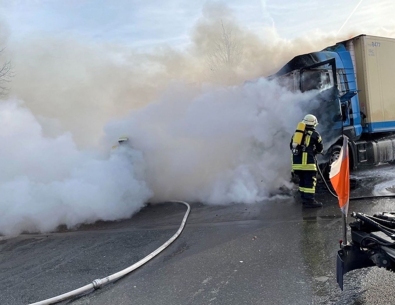 Leine-con.de: Update: Brennender LKW Auf Der A2 – Feuerwehr Ist 5 ...