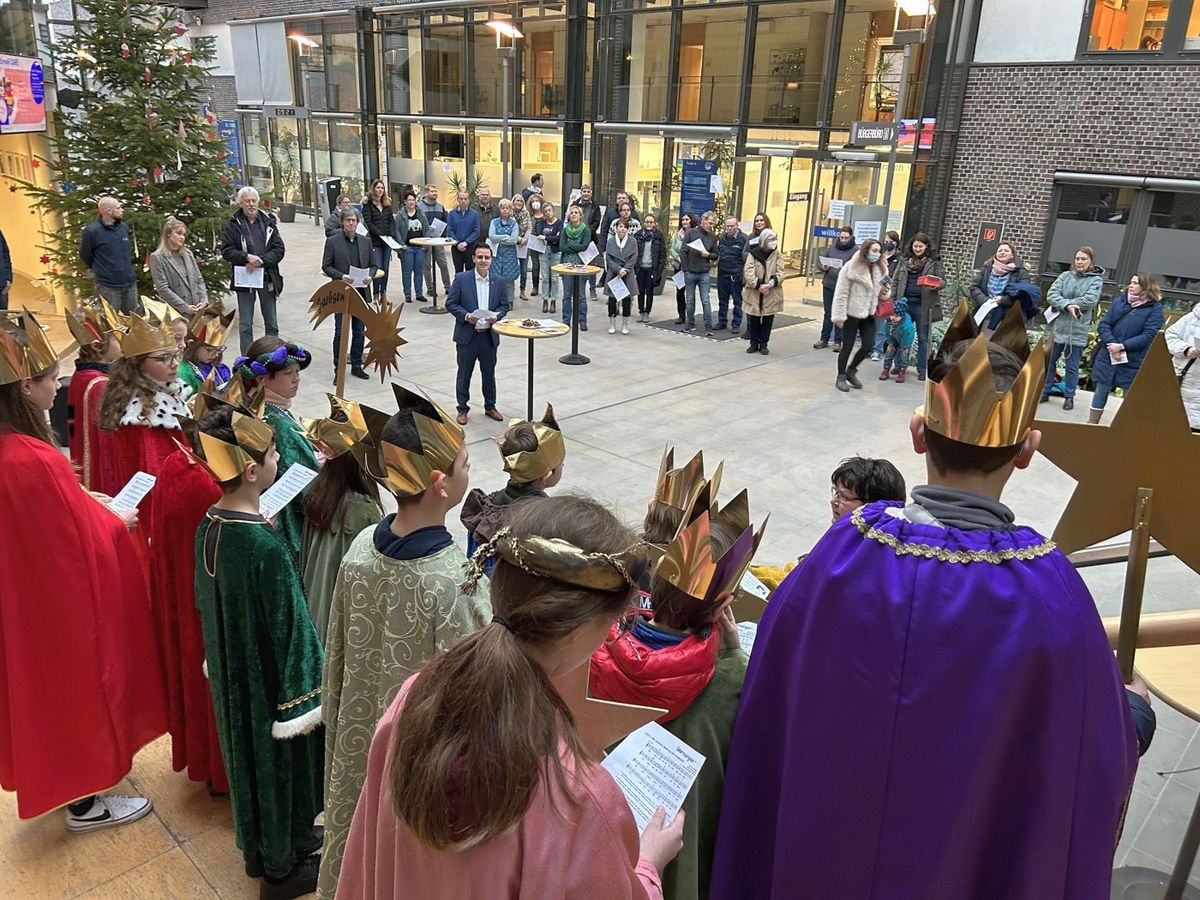 Leine-con.de: Sternsinger überbringen Den Traditionellen Segen